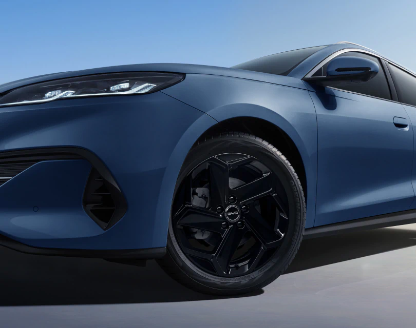 Repülő fejsze mintázatú könnyüfém keréktárcsák